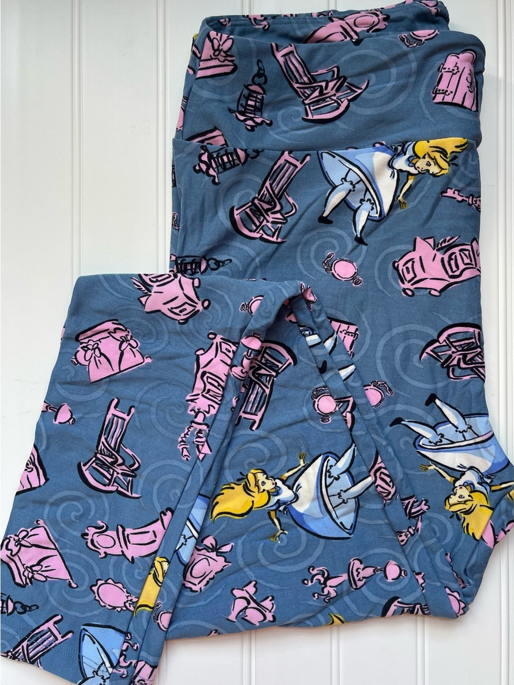 New LuLaRoe Tall & Curvy (12-18) Alice in Wonderland leggings